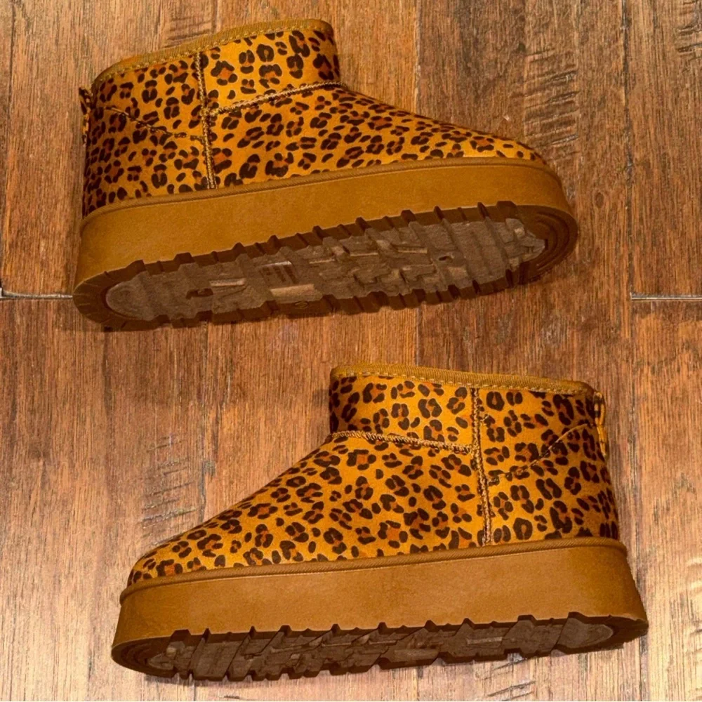 SIZE 10 🌟 WILD DIVAS LEOPARD PRINT BOOTIES 🌟